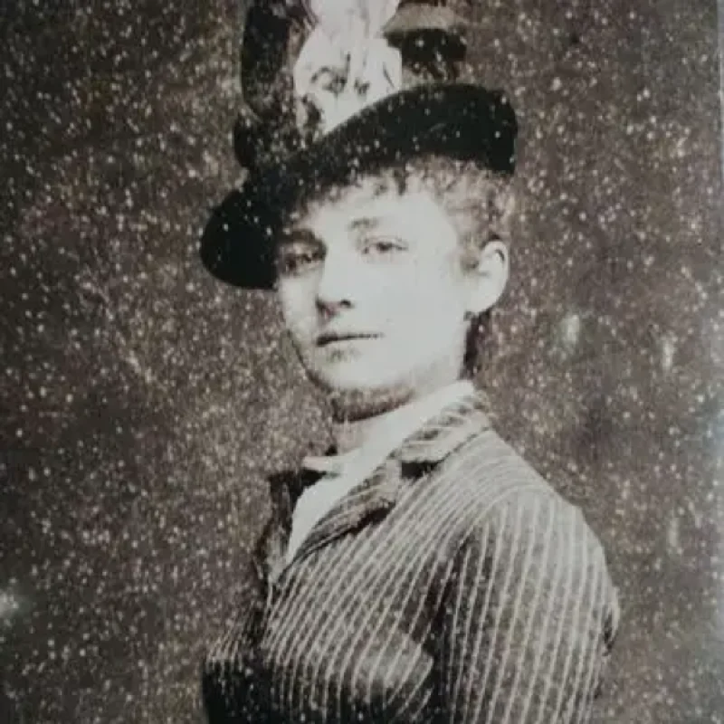 Old Photo Restoration AI Free - Fix Damaged Photos Online - Original photo for AI editing