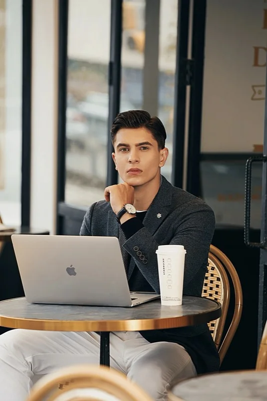 Replace Objects in Photos Free - AI Object Swap Tool Online - Original photo for AI editing